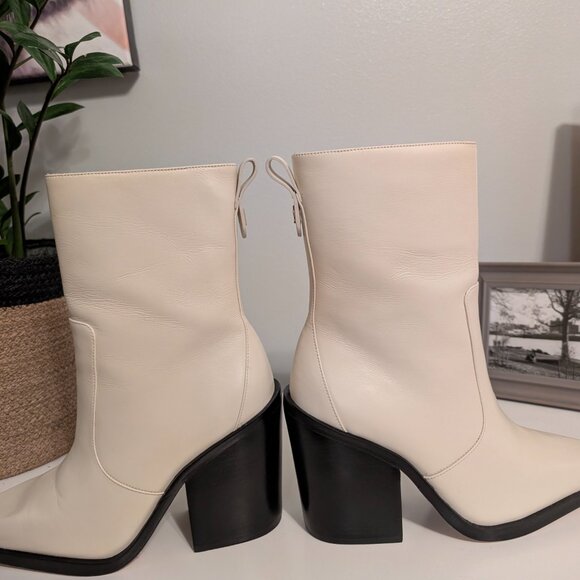 Larroude Women's Cream Leather JAMES Pointed Toe Gold Hardware Boots Size 7.5 - Picture 4 of 6